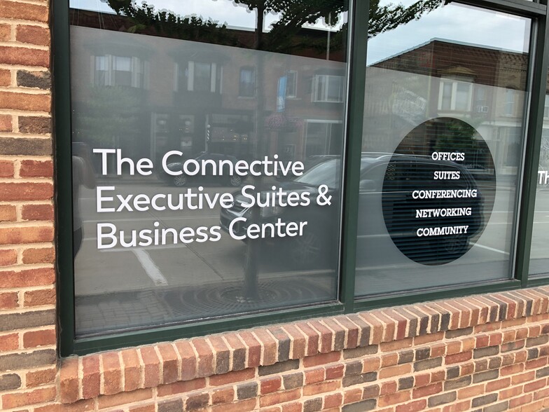 320 Main Ave, De Pere, WI for lease - Building Photo - Image 2 of 4