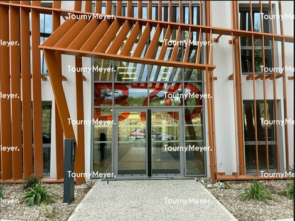 Office in Biarritz for lease Building Photo- Image 1 of 2