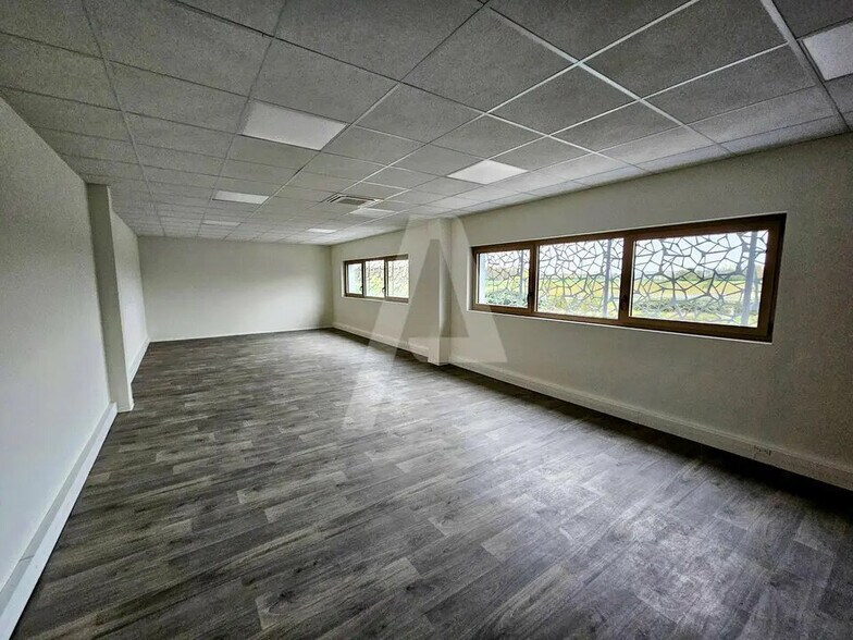 Flex in Marolles-en-Hurepoix for sale - Interior Photo - Image 3 of 7