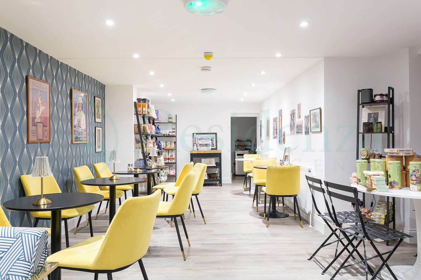 92 Bedford Hl, London, LND SW12 9HR - Unit Retail - - Interior Photo - Image 2 of 7