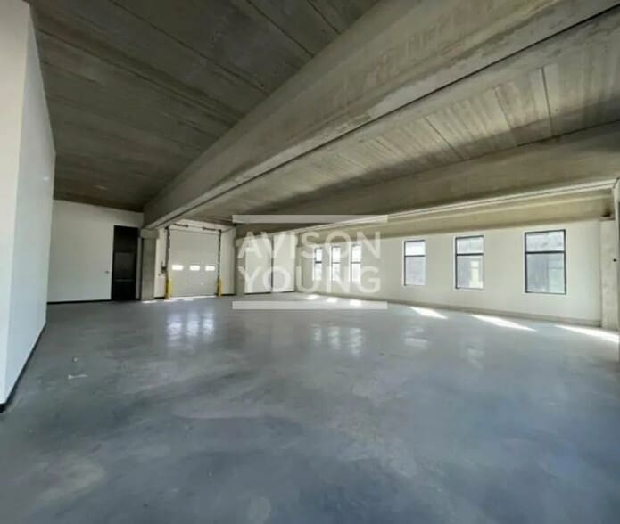 Flex in Villeneuve-la-Garenne for lease - Interior Photo - Image 1 of 3