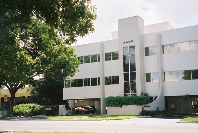 9600 NW 38th St, Miami, FL for lease - Building Photo - Image 1 of 6