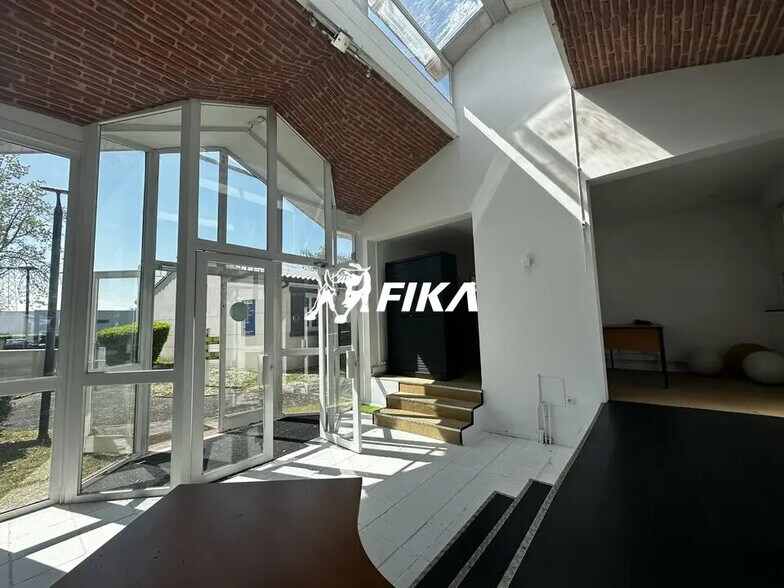 Office in Portet-sur-Garonne for lease - Lobby - Image 2 of 18