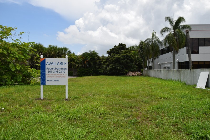 17500 Thrush Dr, Jupiter, FL for sale - Primary Photo - Image 1 of 1