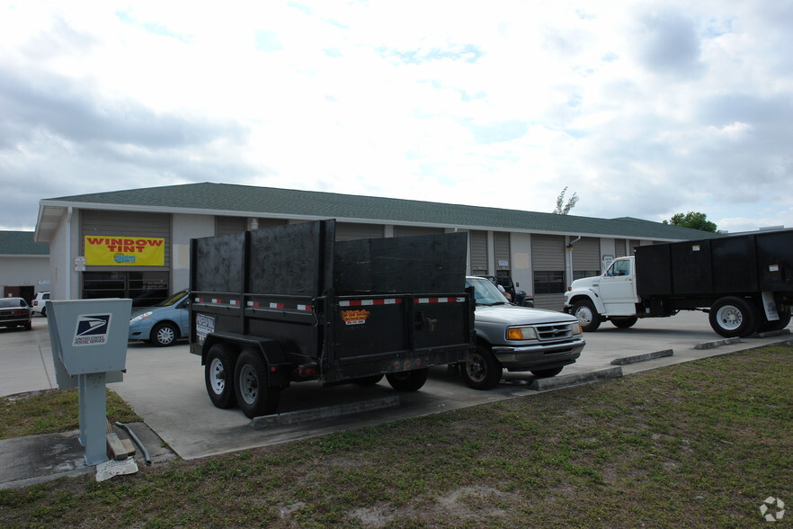 3030-3050 SE Dominica Ter, Stuart, FL for lease - Building Photo - Image 2 of 3