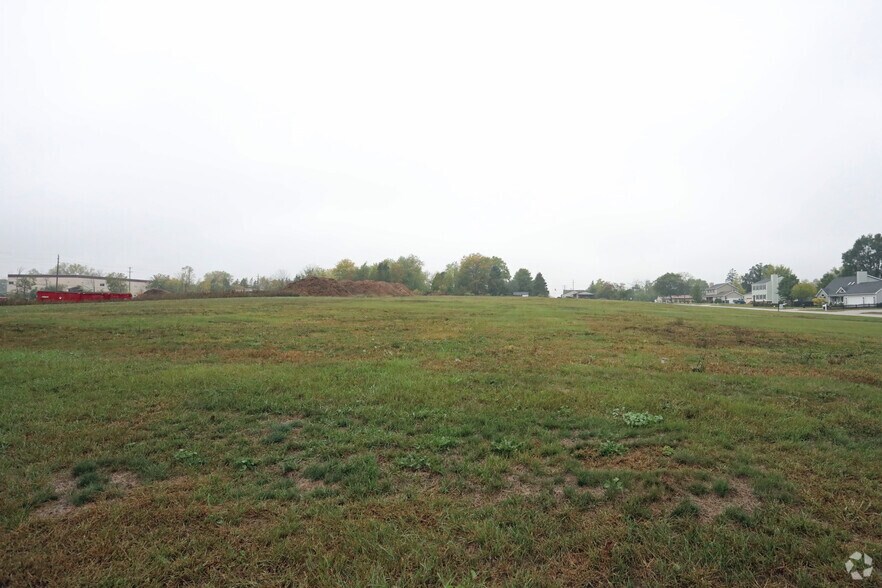 8811 Lori Ln, Sturtevant, WI for sale - Primary Photo - Image 1 of 1