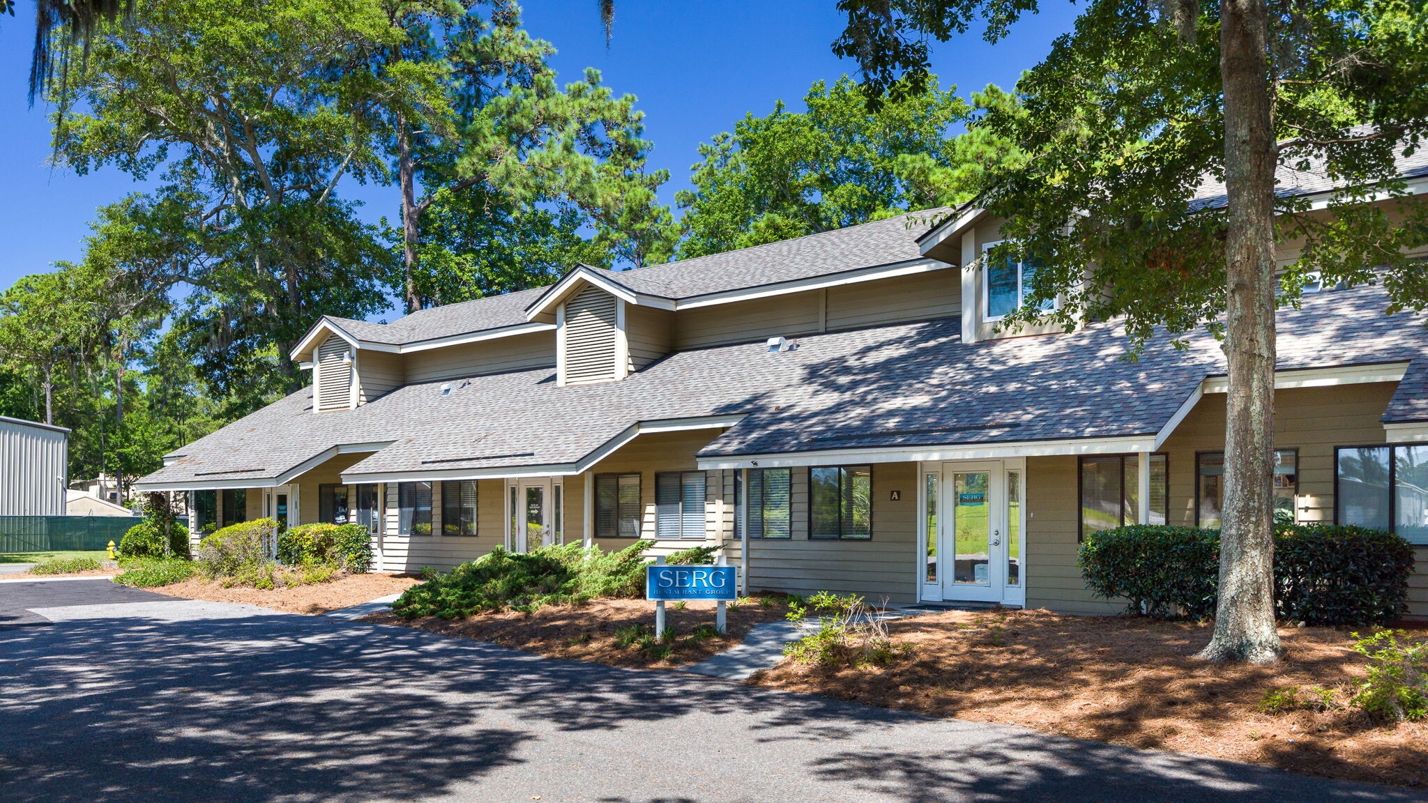 9 Hunter Rd, Hilton Head, SC for sale Primary Photo- Image 1 of 18