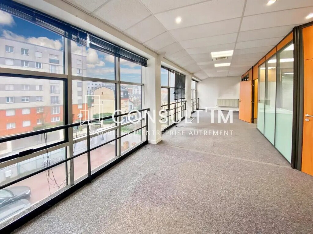 Location Bureaux 170 m² - Photo 1