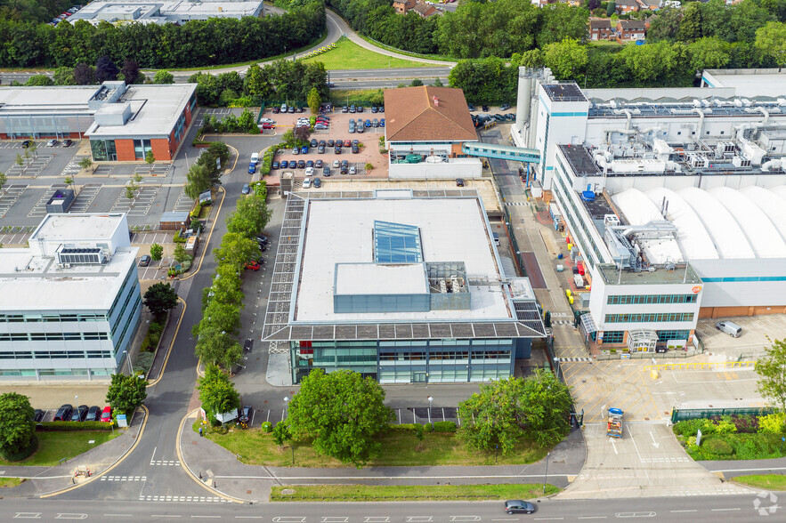 Concorde Rd, Maidenhead for lease - Aerial - Image 3 of 10