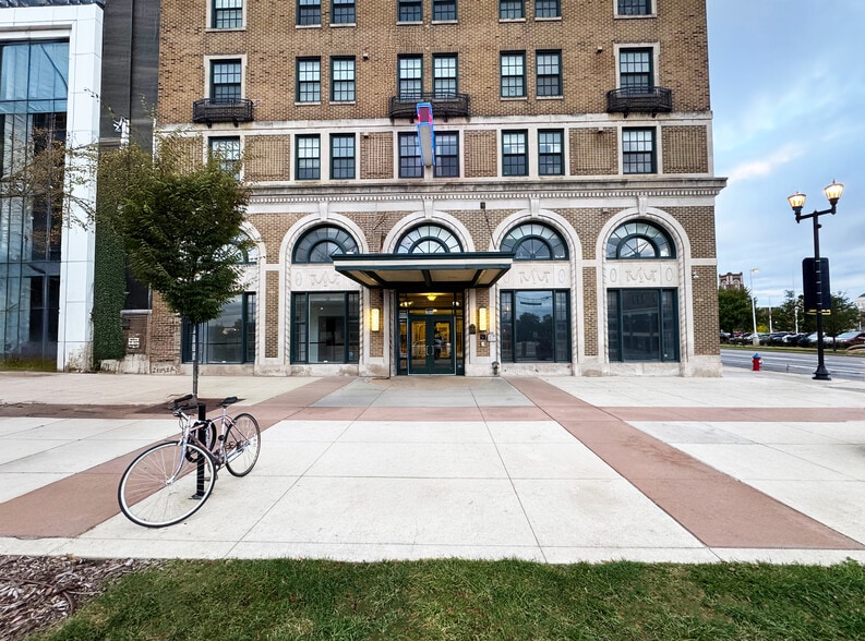 237 Doctor M.L.K. Jr Blvd, South Bend, IN for lease - Primary Photo - Image 1 of 11