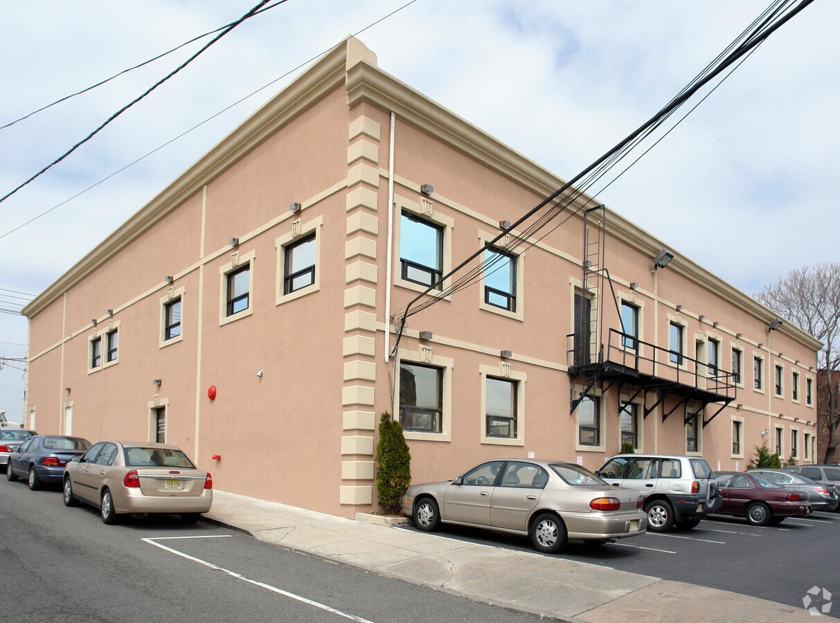 5600 Kennedy Blvd E, West New York, NJ 07093