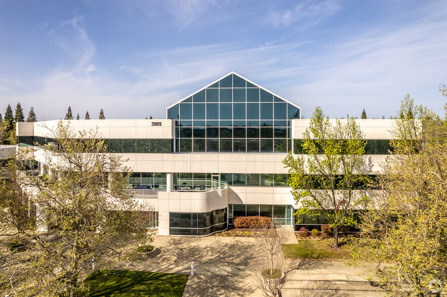 3001 Douglas Blvd, Roseville, CA for lease - Building Photo - Image 3 of 11