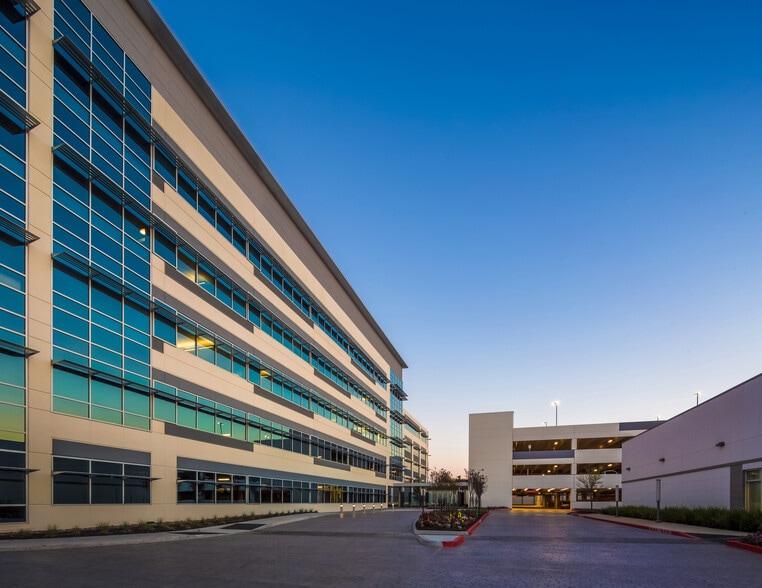 19219 Katy Fwy, Houston, TX for lease - Building Photo - Image 3 of 7