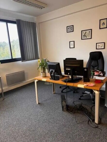 Office in Noisy-le-Grand for sale - Interior Photo - Image 2 of 7