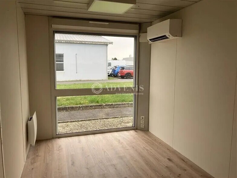 Office in Bourges for lease - Interior Photo - Image 3 of 4