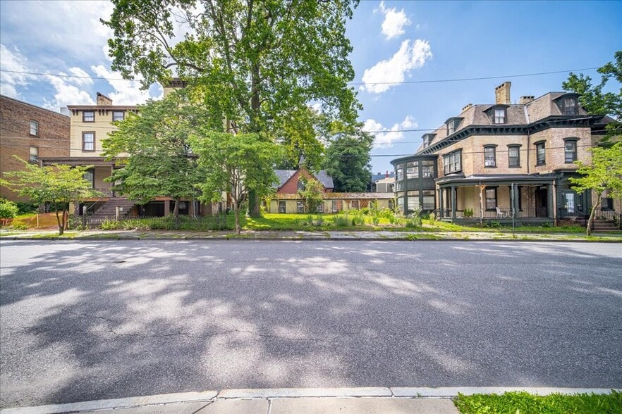 Grand St 4 Property Portfolio portfolio of 4 properties for sale on LoopNet.com - Building Photo - Image 1 of 2