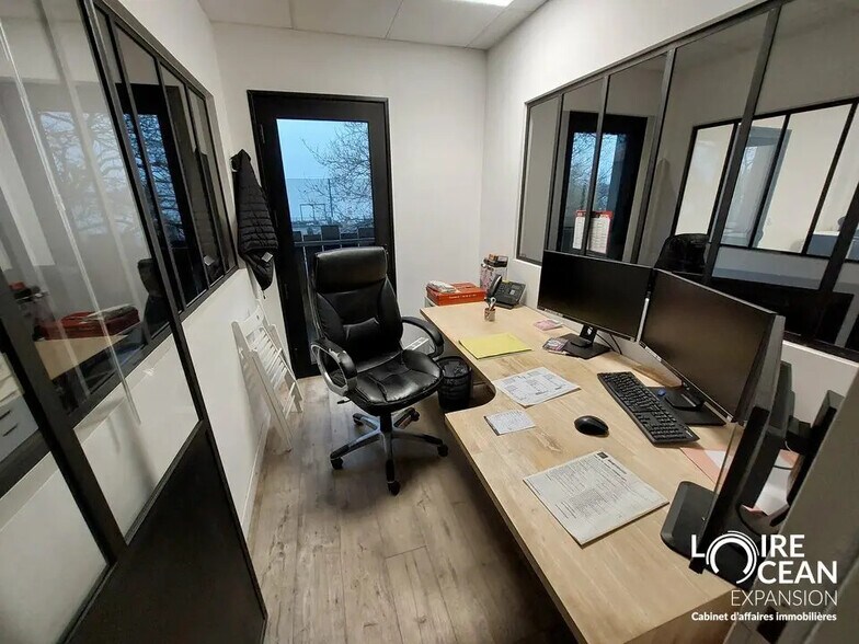 Flex in Nantes for lease - Interior Photo - Image 3 of 5