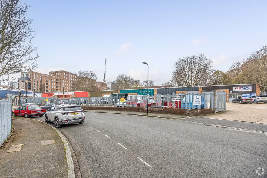 Roslin Rd, London for lease - Building Photo - Image 2 of 26