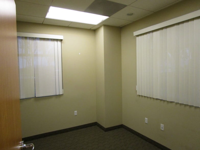 1690 Barton Rd, Redlands, CA for sale - Interior Photo - Image 1 of 1