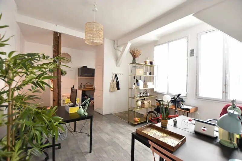 Office in Paris for lease Building Photo- Image 1 of 8