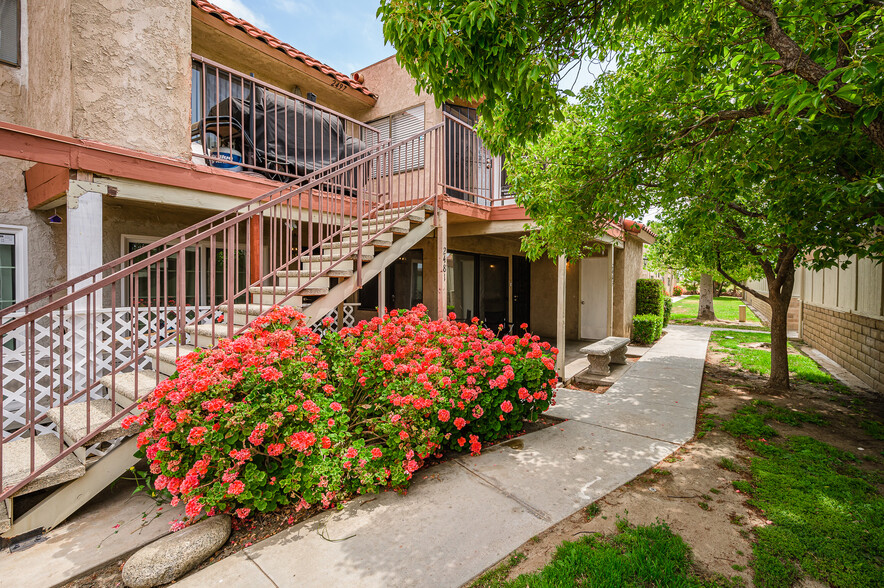 2499 W Acacia Ave, Hemet, CA for sale - Primary Photo - Image 1 of 1