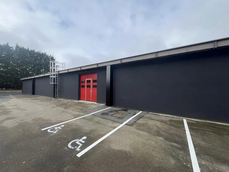 Industrial in Maurepas for sale - Building Photo - Image 2 of 13