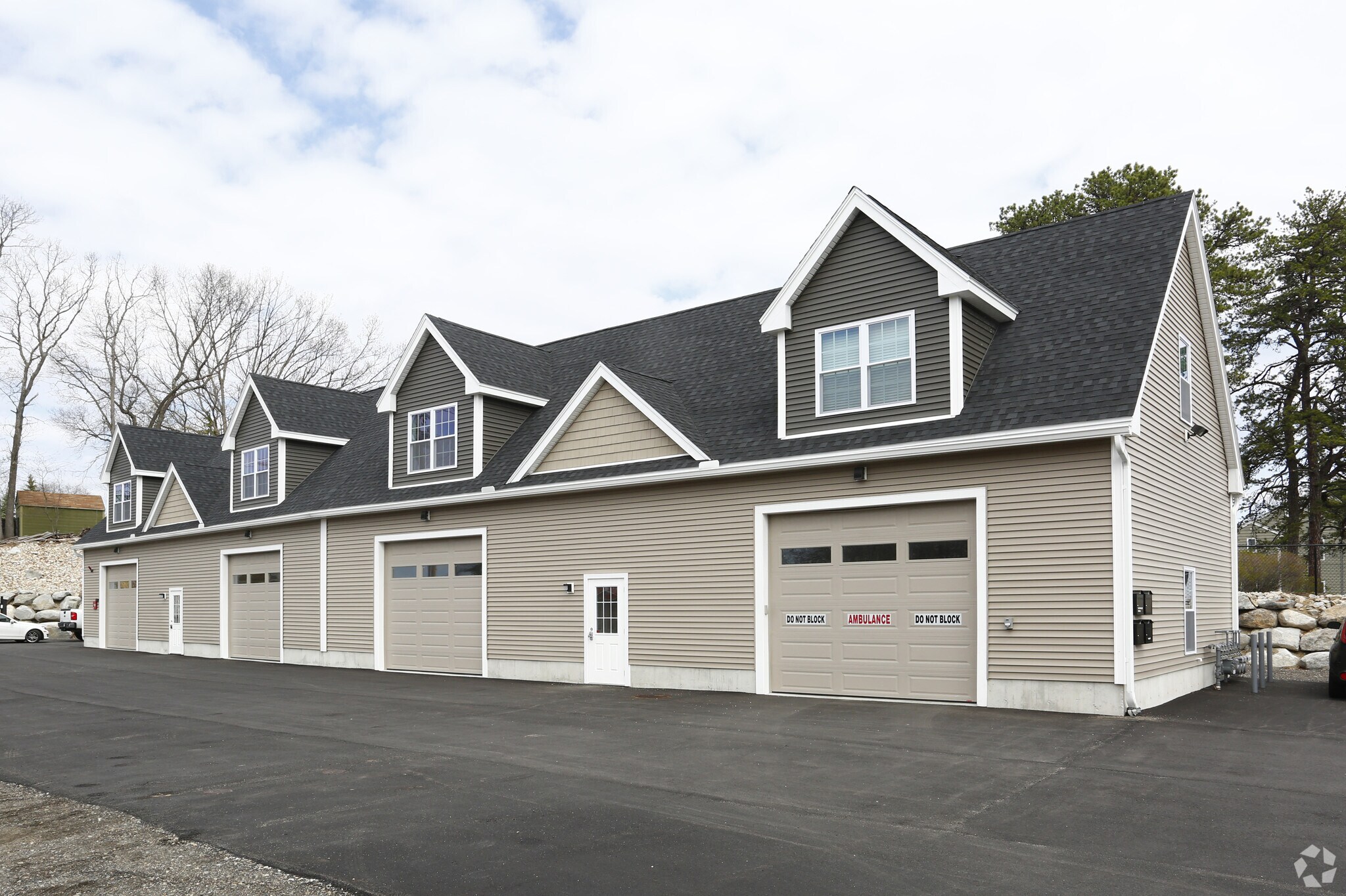 1393 Lakeview Ave, Dracut, MA for lease Primary Photo- Image 1 of 3