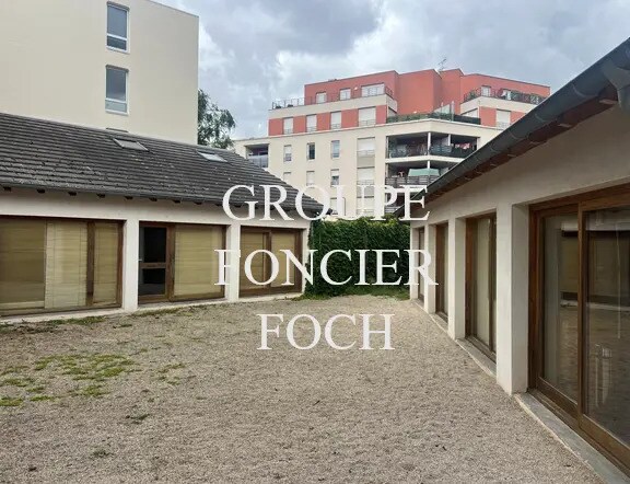 Flex in Villeurbanne for sale - Building Photo - Image 1 of 7