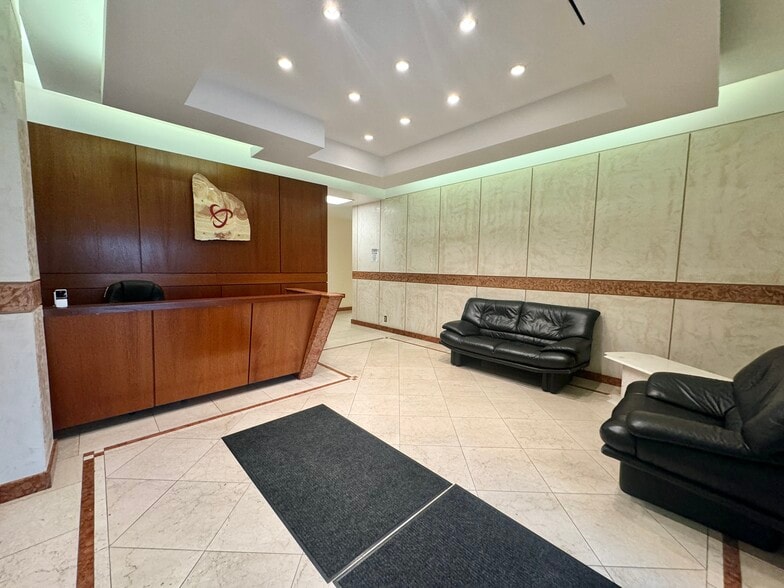 25-21 49th St, Astoria, NY for lease - Building Photo - Image 2 of 28