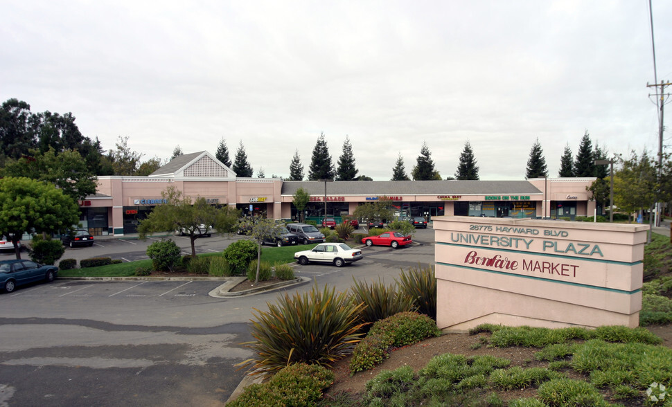 26775 Hayward Blvd, Hayward, CA for lease - Primary Photo - Image 1 of 3