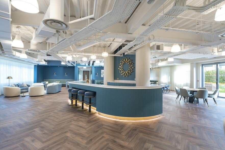 70 Norden Rd, Maidenhead for lease - Building Photo - Image 2 of 10