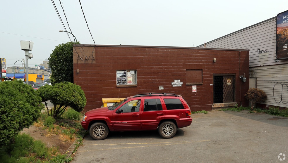 1310 E Hastings St, Vancouver, BC for lease - Building Photo - Image 3 of 6