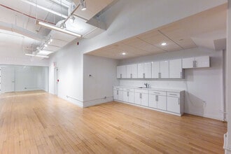 584-590 Broadway, New York, NY for lease Building Photo- Image 2 of 5