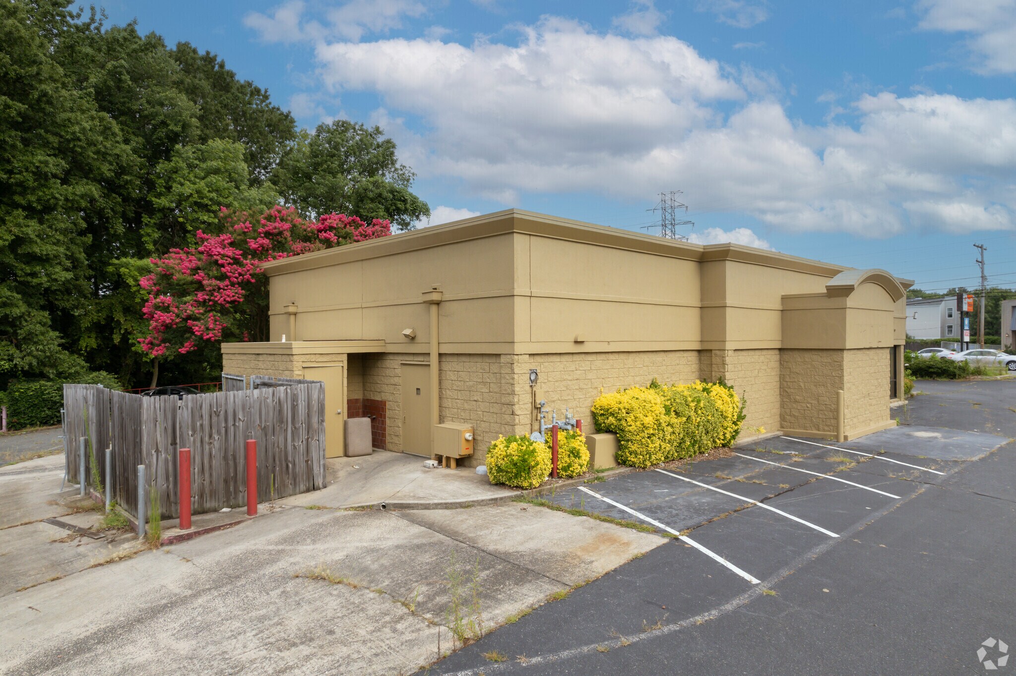 6200 Albemarle Rd, Charlotte, NC 28212 Retail for Lease