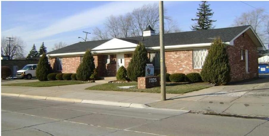 7325 Bernice Ave, Center Line, MI for sale - Building Photo - Image 1 of 1