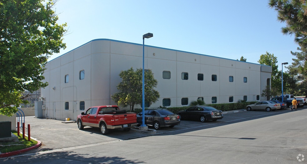 4670 Polaris Ave, Las Vegas, NV for lease - Building Photo - Image 2 of 9