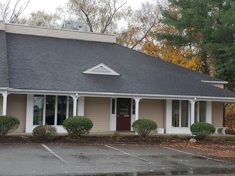 652 Boston Post Rd, Guilford, CT for sale - Building Photo - Image 1 of 1