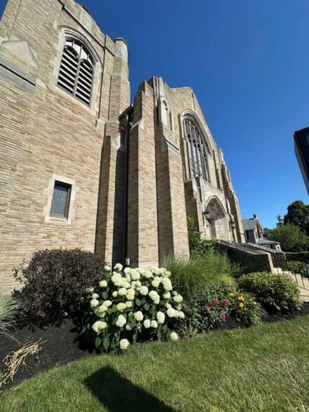 29 UNIT N. Buffalo Church Conversions portfolio of 2 properties for sale on LoopNet.com - Building Photo - Image 3 of 32