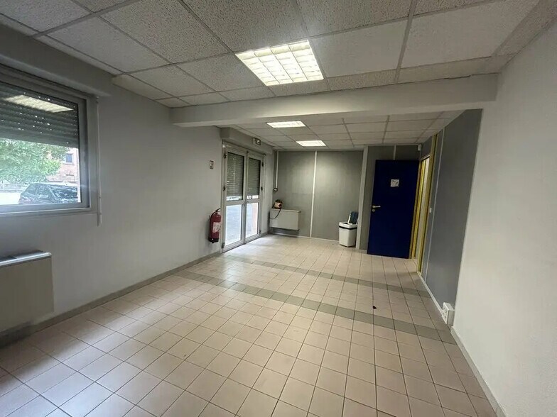 Office in Cavaillon for lease - Interior Photo - Image 3 of 6