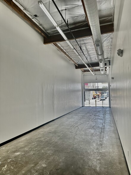 969 E 12th St, Los Angeles, CA for lease - Building Photo - Image 3 of 13