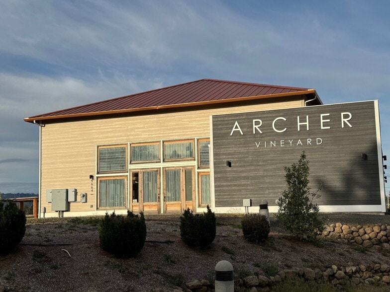 9660 NE Fox Farm Rd, Dundee, OR for sale - Building Photo - Image 1 of 7