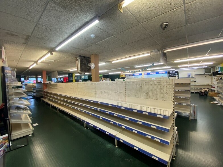 53-54 Thoroughfare, Halesworth for sale - Interior Photo - Image 2 of 6