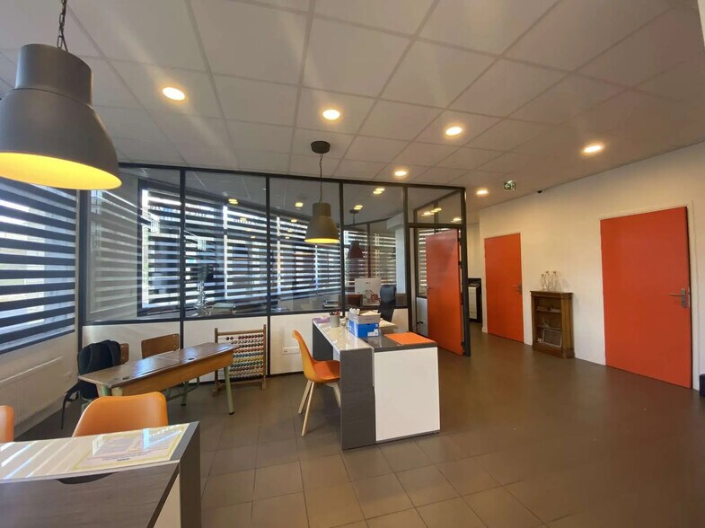 Retail in Rosny-sous-Bois for lease - Interior Photo - Image 3 of 8