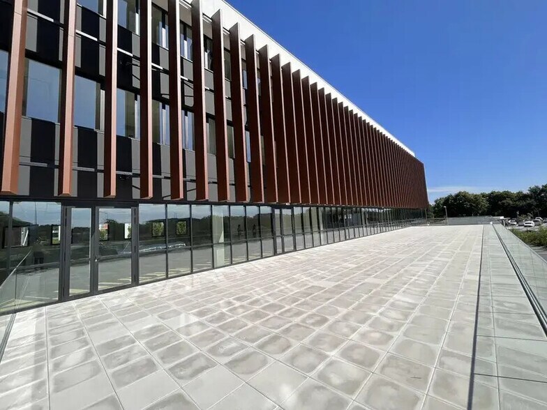 Office in Mérignac for lease - Building Photo - Image 1 of 11