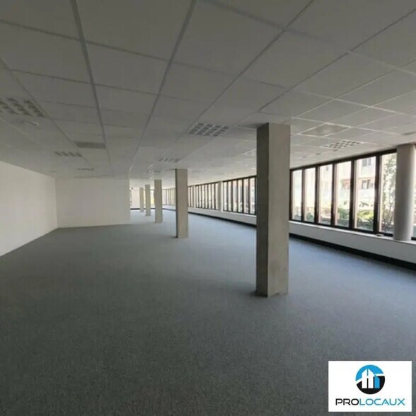 Office in Grenoble for lease - Building Photo - Image 1 of 11