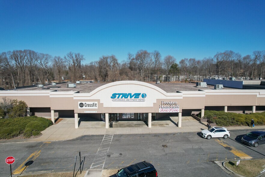 3716-3728 Battleground Ave, Greensboro, NC for lease - Building Photo - Image 3 of 8