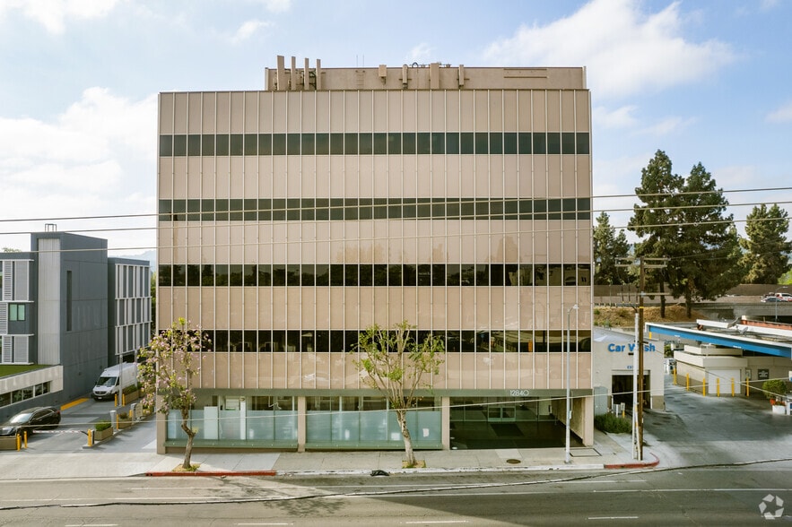 12840 Riverside Dr, Valley Village, CA for lease - Building Photo - Image 3 of 7