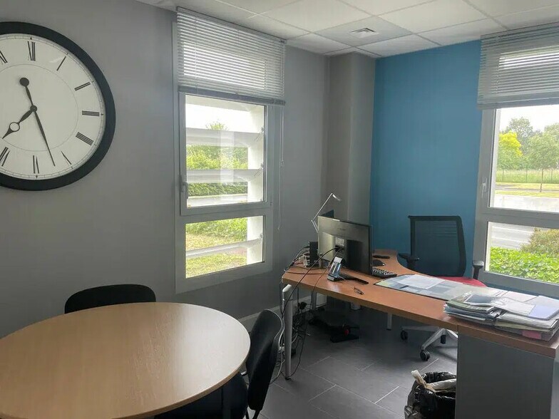 Flex in Sainte-Luce-sur-Loire for lease - Building Photo - Image 1 of 10