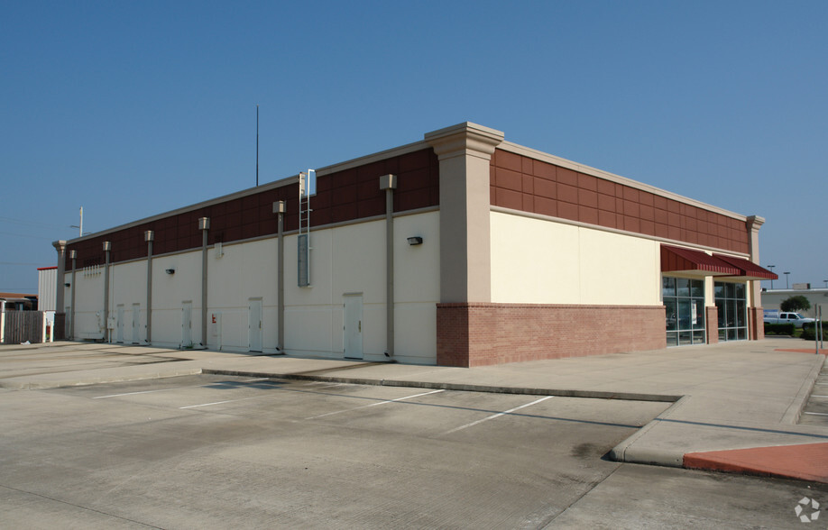 4075 Old Dowlen Rd, Beaumont, TX for lease - Building Photo - Image 2 of 12