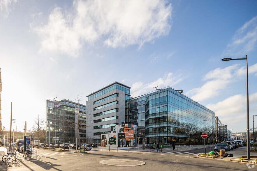 65 Rue Camille Desmoulins, Issy-les-Moulineaux for lease - Building Photo - Image 3 of 7